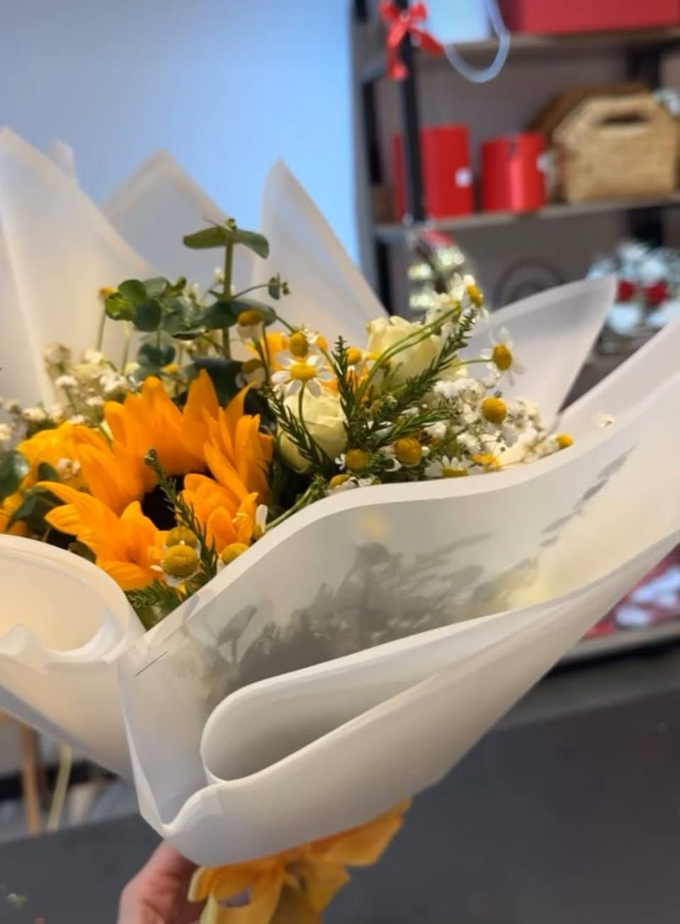 تم افتتاح زهور أفلورا للزهور الطبيعيه والصناعيه والهدايا وتزيين السيارت ووكوشات الاعراس والمناسبات ننتظركم بكل حب ♥️
 📍العنوان :بغداد -بسمايه /الشارع العام مجاور اسواق كولدن هوم 
للطلب المراسله على الواتساب 
***********🦋
رابط انستا 
https://www.instagram.com/aflora_flowers?igsh=MXF0Z3U5YTY1ems5aA==
