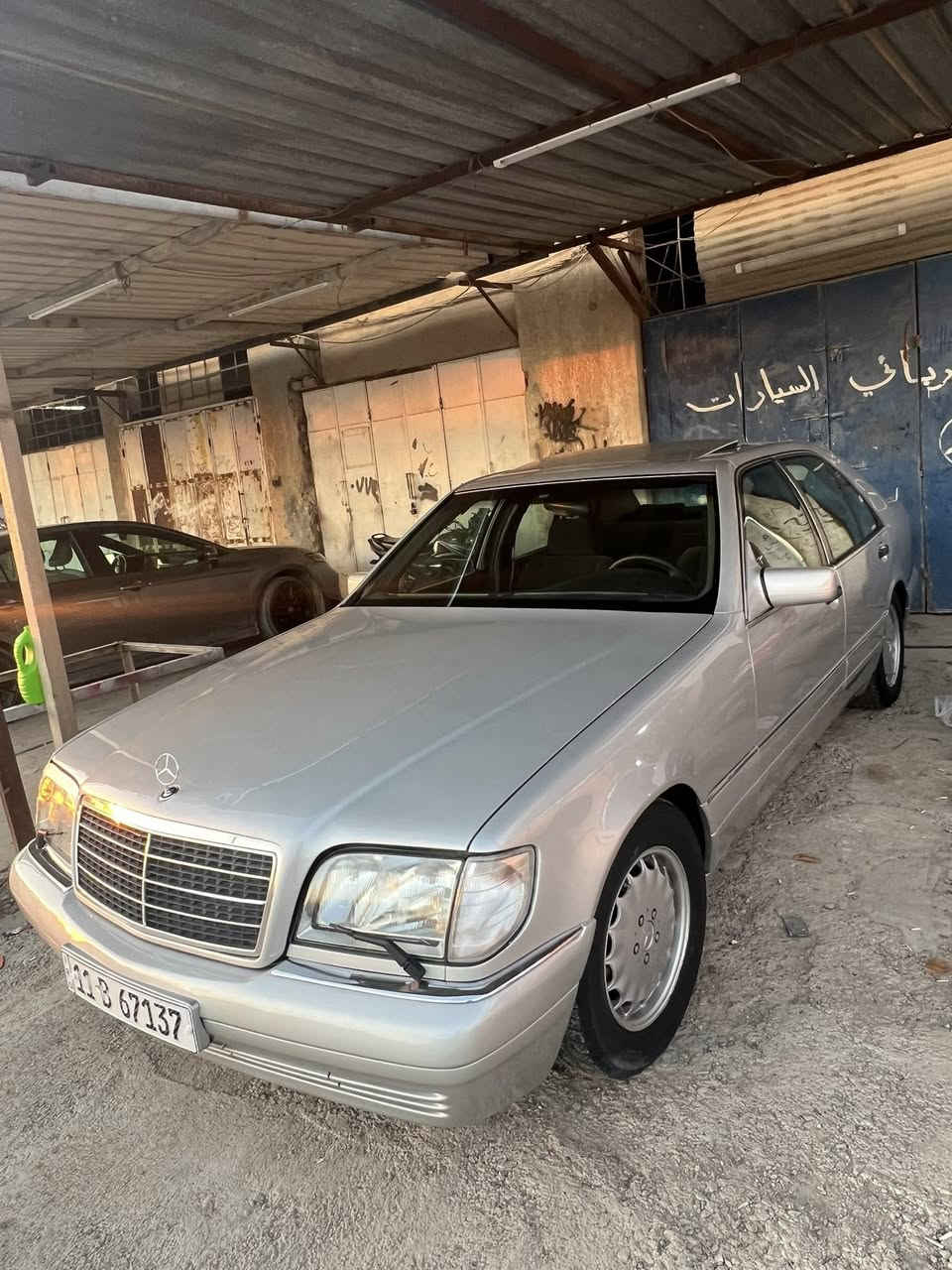 سلام عليكم 
بيع فقط 
مرسيدس W140 شبح 320 موديل 1994 اصل 
رقم بغداد دولي سنويه هزه رقم جديد تحويل مباشر 
محرك 320 خراطيم بلادي كير D4 مكفولات 
حداديه امامي خلفي تخم تاير مكفولات 
كهربائيات تبريد شرط غرفه مخمل نيلي جديده 
دبل أريل خلفي كهربائي شغال  عده جنطه كلها شركه 
ويل سبانه اصلي مرسدس سبير جك كلها شركه 
سلايت مرّي كهرباء سنتر لوك جام كهرباء مسجل سماعات بلادي شركه. ويل سيفونه بلادي 
بيها حادث باب السايق والدوسه مبدلات 
صبغ عام جماليه فقط 
سياره جديده وجاهزه وحلى من الصور ب هواي  مكاني سامراء 
السعر 105 بيها مجال بسيط للشراي 
***********
