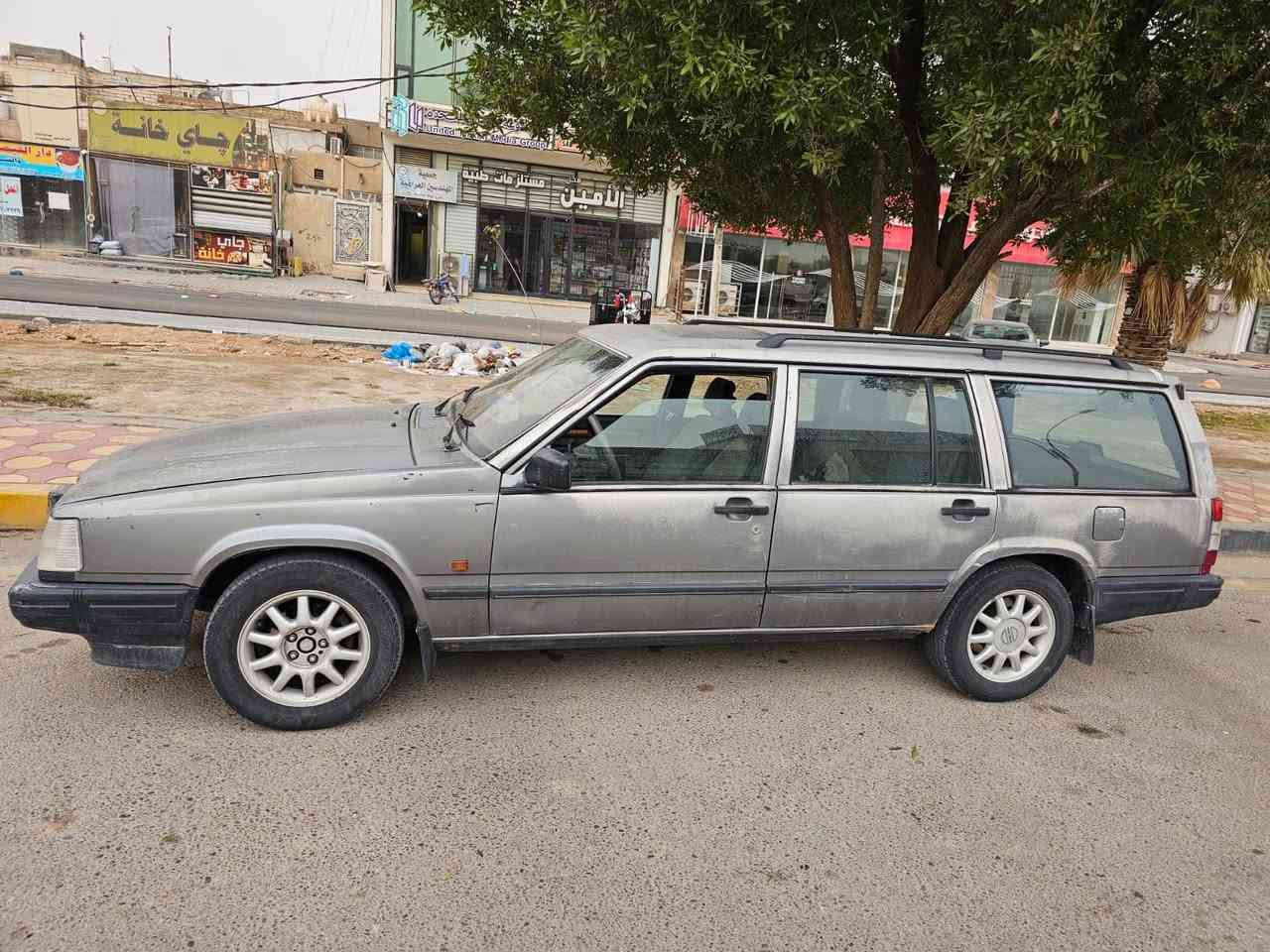 السلام عليكم 
سياره فالفوو 740
مديل 1990
 لا صبغ لا ضربه بيه 
تبريد عوزه بس راتيتر 
مكينه وكير جده
صواصي جده بيهين خياس ابد 
مكاني نجف رقمه نجف لماني
السعره 55 وبيه مجال 
الاستفسار عله هذه الرقم 
***********
