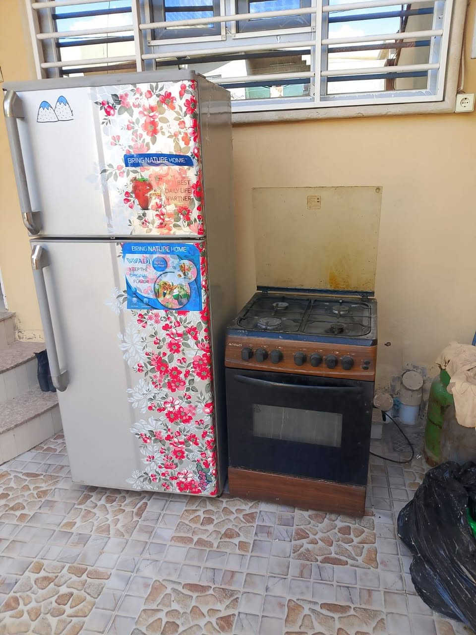 ثلاجه للبيع سعره ٢٠٠ وبيها مجال شغاله وضع شركة  طباخ للبيع  شغال كلو سعره ١١٠ وبي مجال  العنوان موصل حي الميثاق


**إذا كنت صاحب هذا الإعلان وتريد حذفه لأي سبب، رجاءا أرسل رسالة إلى الدعم الفني**