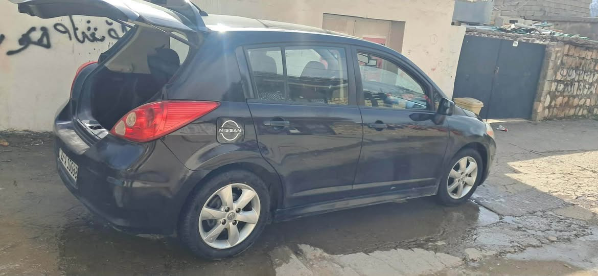 نيسان فيرسا بصمه ويل  كه ب بيلادي سه نه وي به سه ر نه جووه به ناوي خومه سئ پارچه ي بيشي بوياغه كه ميك لاي سياق كرتيتي. زور خاوين و بي مصروفه گئرو مكينه ي به شه رته مشته ري ني تلفون مه كه *********** أربيل, العراق
