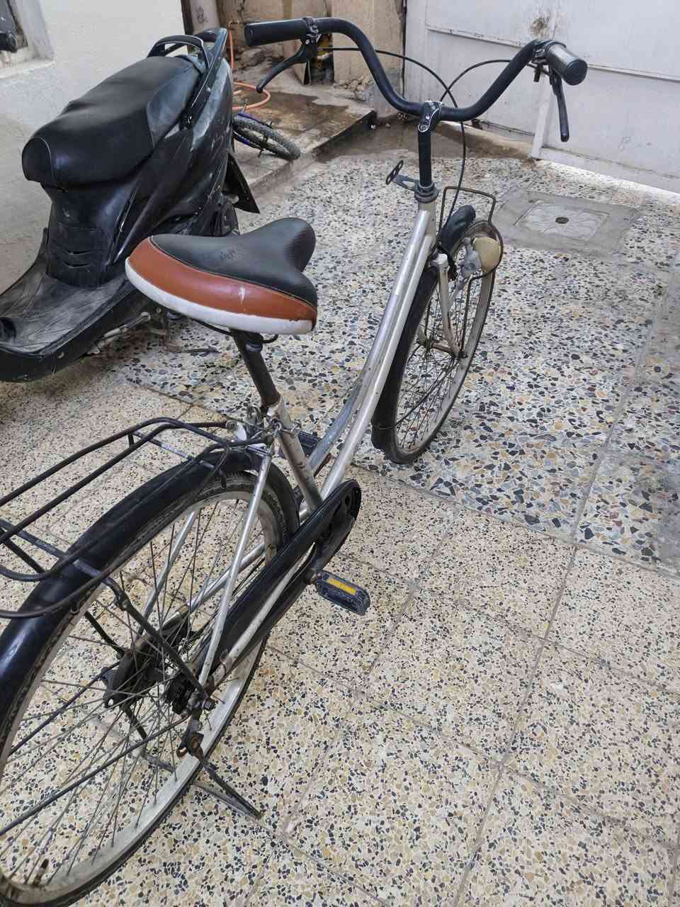 بناتي كامل شغال بيع سريع ٤٠ الف بغداد مدينة الحرية ***********
