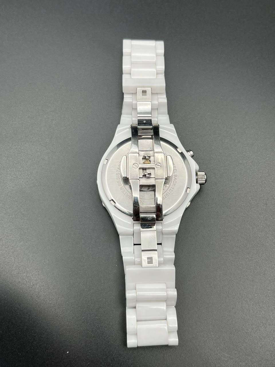 آن كلاين نيو يورك …. Anne Klein New York
الصناعه : سويسري اصلي 
الحركه : كوارتز 
المواصفات :
ساعه جديد لوك تقريبا سيراميك بالكامل 
ماركه مميزه وعريقه سناتر 
القطر : 38m 
السعر : 115 $ ….. توصيل مجاني 
التواصل :
خاص ( ماسنجر ) 
او …. إتصال مع واتساب  ***********

#البصراوي
#للساعات
#اختيارك 
#الامثل
