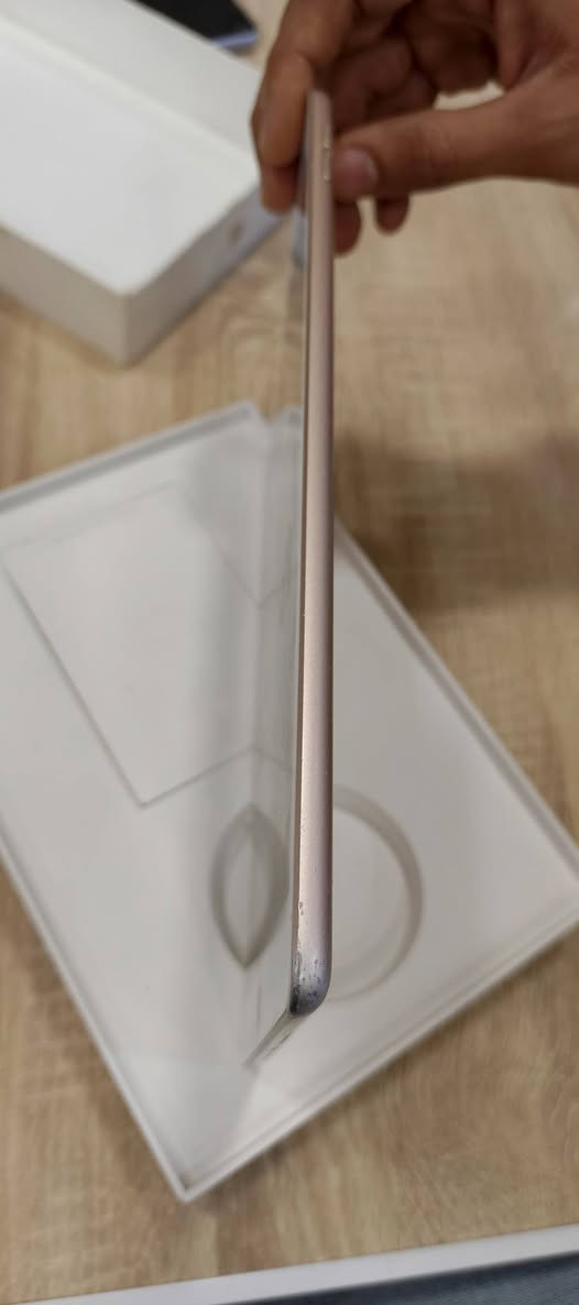 سلام عليكم ايباد 7 ذاكرة 32 للبيع
دكمه الفوك فقط عطلانه ما مصلح سعره 100 
الخاص مغلق للتواصل على رقم الهاتف ***********
