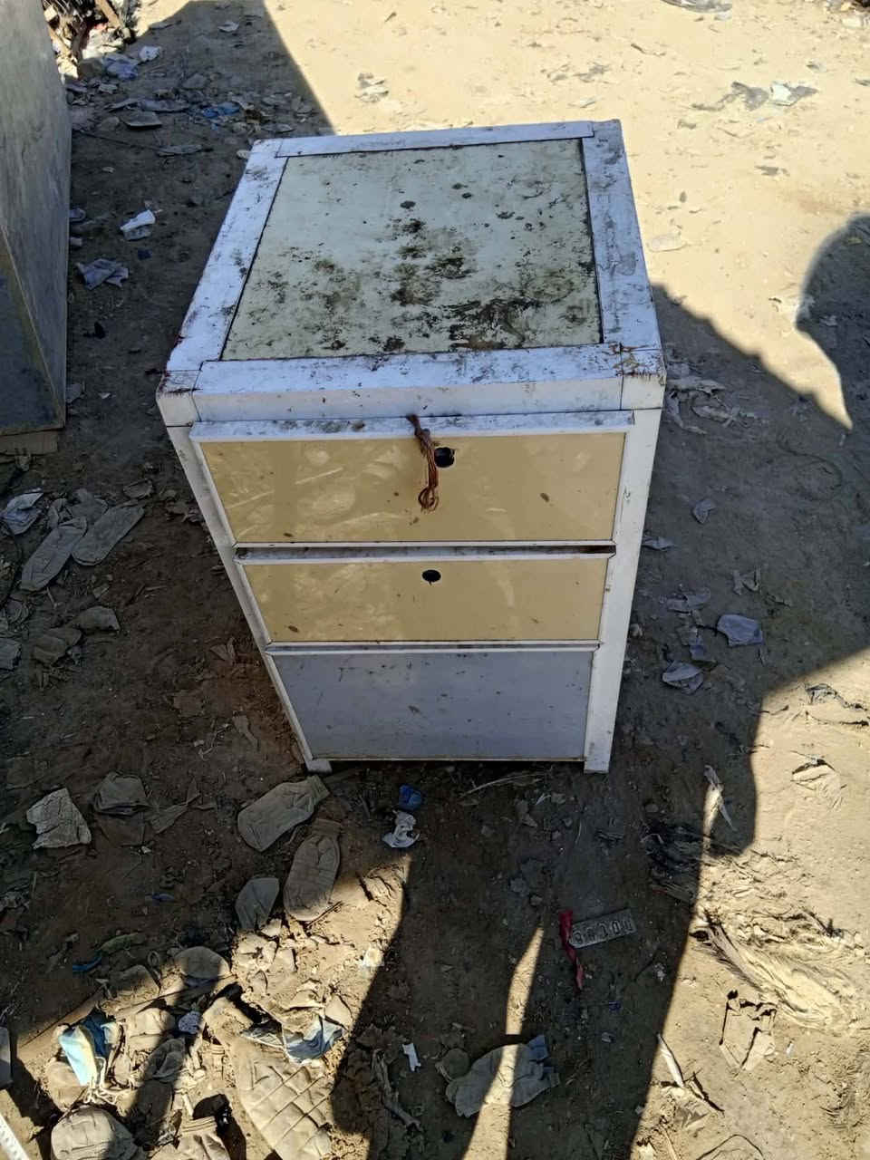 عماريه اربعه في خمسه سعره 350 وبيه مجال 4×5
عماريه مترين في اربعه سعره 150 2×4
ميز دخل سعره 40
شوايه سعره ب 170.. الارتفاع متر ونص في متر او فوگ
شواية سمج ثانية سعر ب60     2×1ونص 
عنوان مفرگ الصلاحية 
*********** خابر وتدلل
