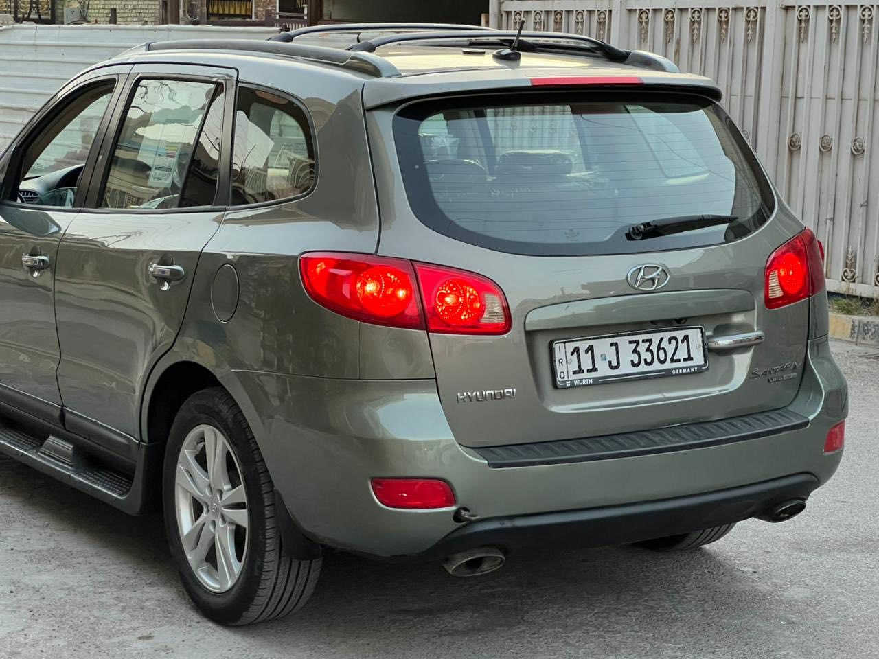 السلام عليكم هونداي سنتافيا موديل 2007 شكل 2012ماشيه 133الف( بيها مكانات صبغ بدون ضربه بدون دواخل )خليجي استيراد خاص فول مواصفات  واحد عله واحد فور ويل تحكمات ستيرن حساسات كامره فتحه  مرئي شفط ثلاجه تبريد كشنات جلد 5 كير محرك 6 سلندر 3300 مكفول من البخار ول راجز ول تنقيص رقم بغداد الدولي الجديد بسمي هزه وسنويه جديده مكان السياره بغداد سعرها112وبيها مجال الشراي رقمي***********
