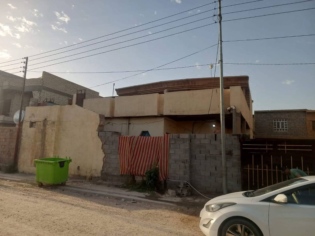 بيت للبيع في حي الشهداء
المساحه ٢٥٠ م
٥ غرف نوم
السعر ١٥٠ قابل للتفاوض
رقم الهاتف : ***********
***********
