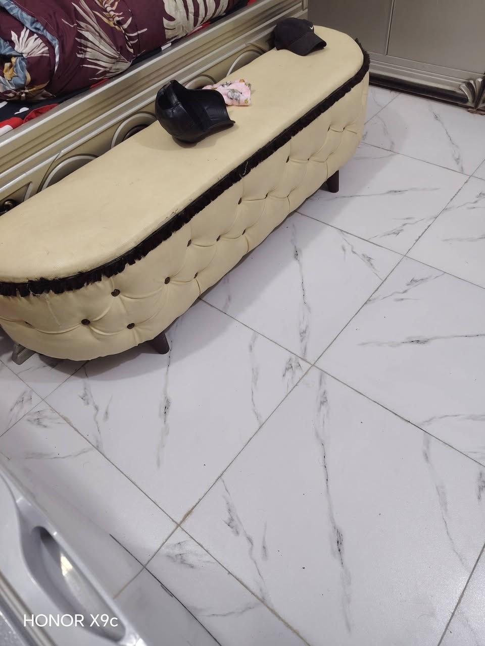 غرفه عراقيه تسكام وجه تركي نضيفه السعر مليون وبيهه مجال ***********
