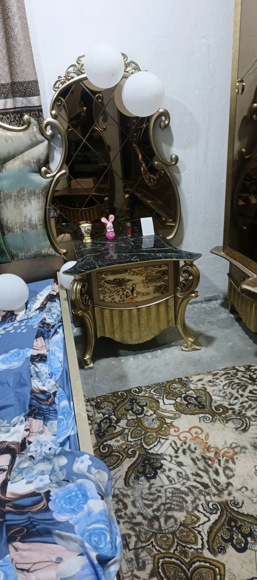 غرفه تركيه جديده مستعمله قليل اخذتها ب مليون وميتين بس مطلوب اريد ابيعها الله شاهد سعرها 700 وبيها مجال البصره الزبير ***********
