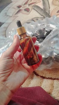 يوجد علب زجاجيه قياسهم ٥٠مل اريد ابيعهم تصفيه يوجد توصيل لجميع محافظات...