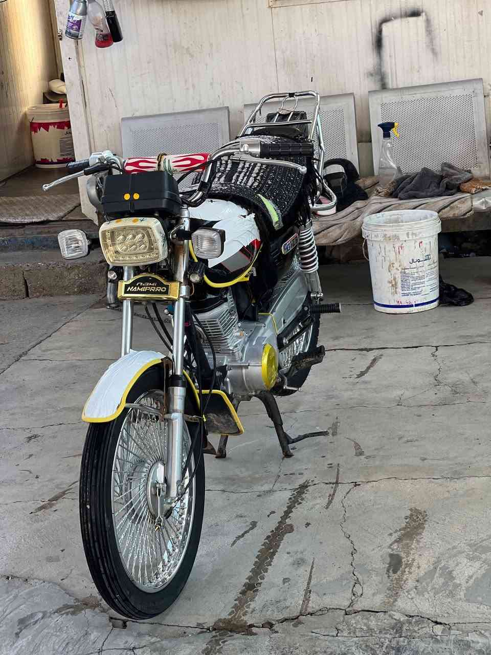 سلام عليكم
مكلف بل نشر 

دراجه للبيع.  موديل 2021
محرك نضيف.  125 cc
تايرات جدد 
كهربايات  شغال 

السعر 425.وبي مجال 
اتصال ***********

