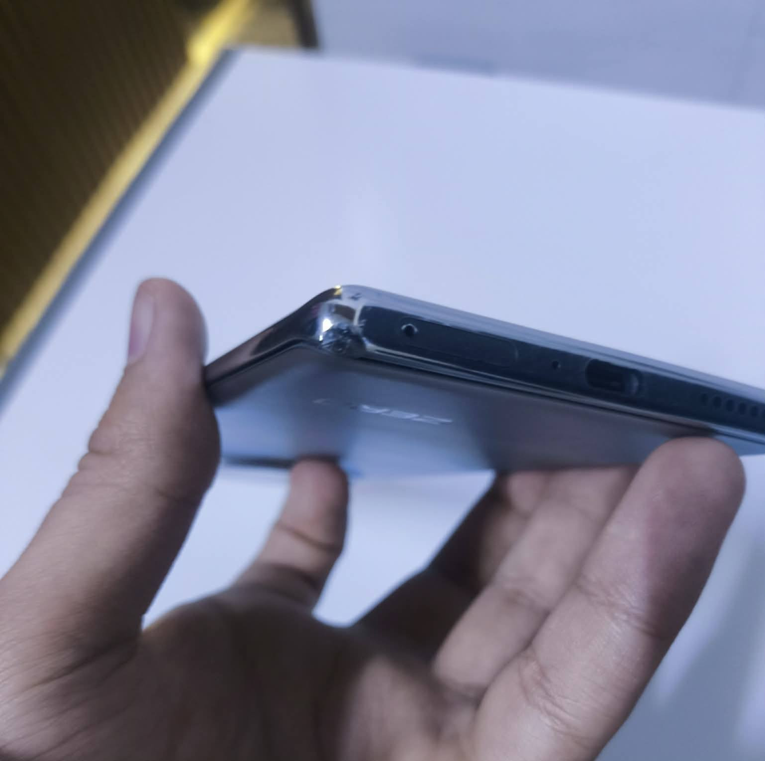 جهاز infinix zero 40 5g (للمراوس فقط)
ملك Vlog 📸. ذاكره 512 و رام 24 يشغل 4k60fps فول تصوير مع 144hz مع المواصفات كدامك بل صوره الجهاز نظيف جدا بس بيه شخط بسيط بالركن (موضح بالصورة)، للمراوس فقط مع جهاز ألعاب مكاني حي العسكري راسلني وتدلل (بدون ملحقات).


**إذا كنت صاحب هذا الإعلان وتريد حذفه لأي سبب، رجاءا أرسل رسالة إلى الدعم الفني**