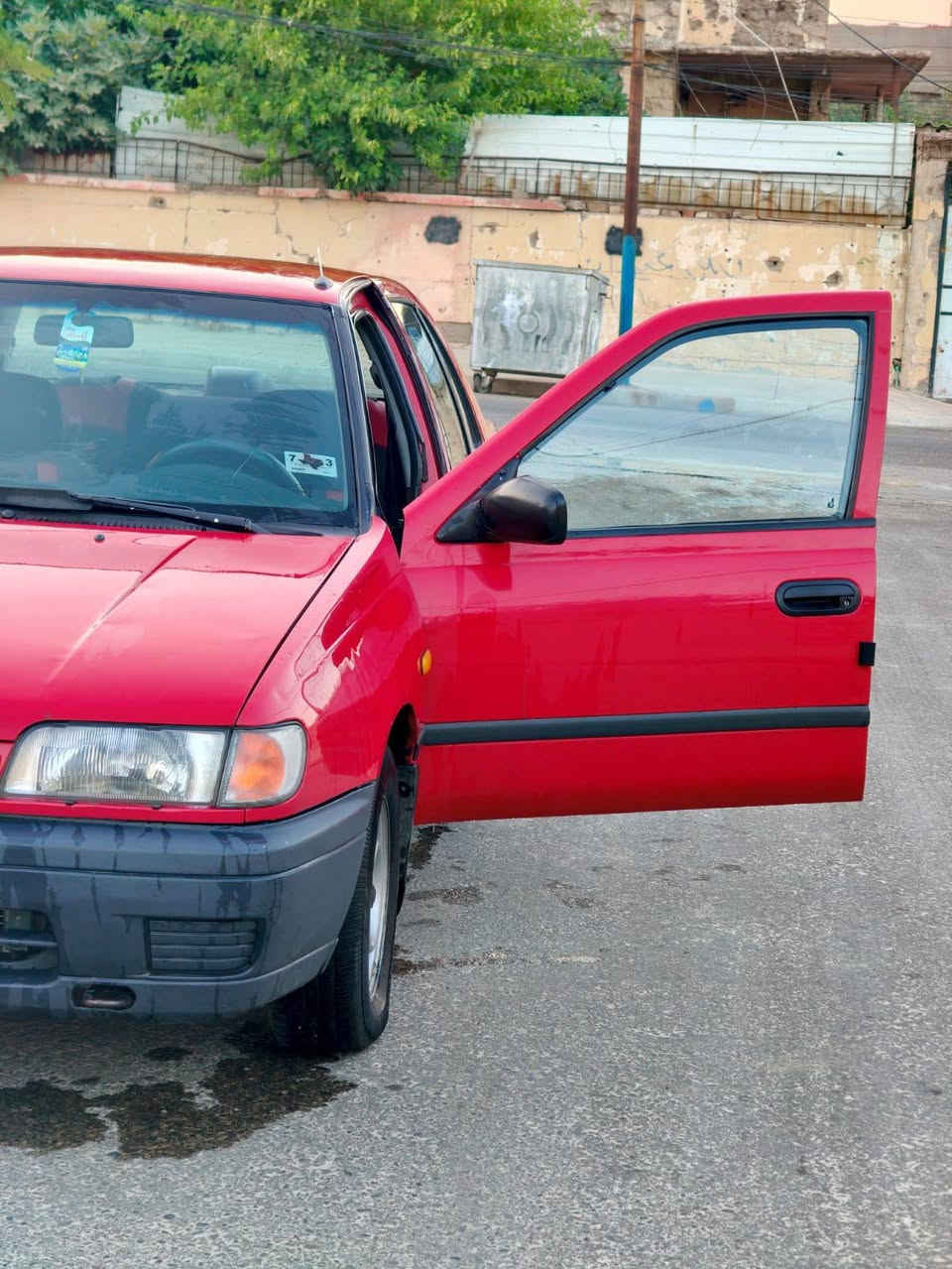 السلام عليكم.
نيسان صني موديل 91
سيارة بلادي وضع شركة
تبريد بدون صبغ.
مكينة وگير بحالة جيدة
شرط التحويل 
السيارة جاهزة
السعر 51 ورقة وبيها مجال
للتواصل  ع الارقام صاحب السيارة
***********
*********** موصل, نينوى
