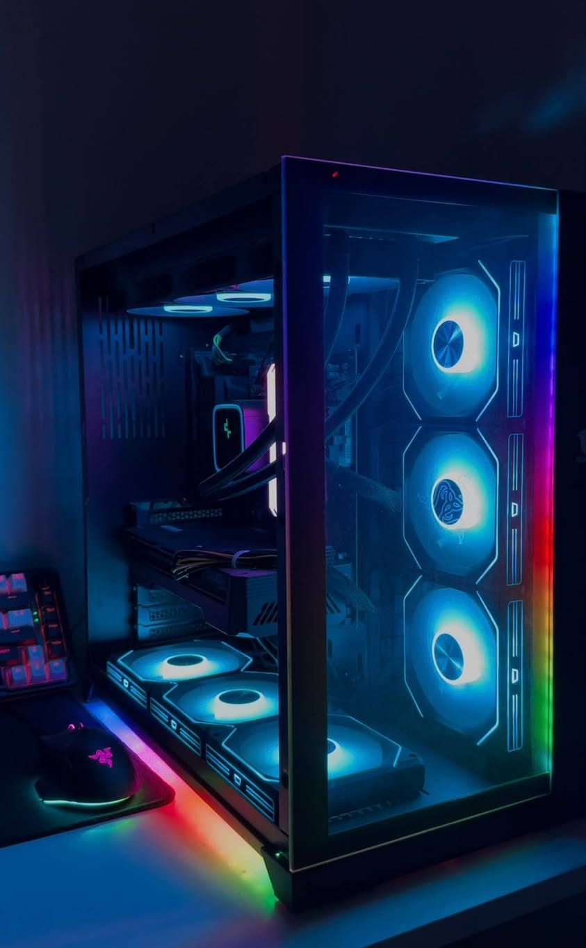السلام عليكم 
PC مستخدم للبيع 
المواصفات :-
CPU : Ryzen 5 5600X
GPU : AMD RX6750 GRE 10GB ASUS نسخة يابانيه
‏ Motherboard : B550M AORUS ELITE
RAM : 8x4 =32 GB DDR4 3600MHz CORSAIR
SSD : M2 1T msi 
Power supply : 700W aigo
CPU Cooler : Deepcool LS720 SE DIGITAL 
CASE : LIAN LI 011 DYNAMIC RAZER EDITION  نسخه خاصه 
———————————————
و ويا ماوس RAZER BASILISK v3 
و كيبورد REDRAGON UCAL PRO WIRELESS 75%

طبعاً القطع من شركات معروفه و الحاسبه RGB 
و كل كراتين القطع موجوده 
مثل ما موضح بالصور 
للاستفسار: ***********
