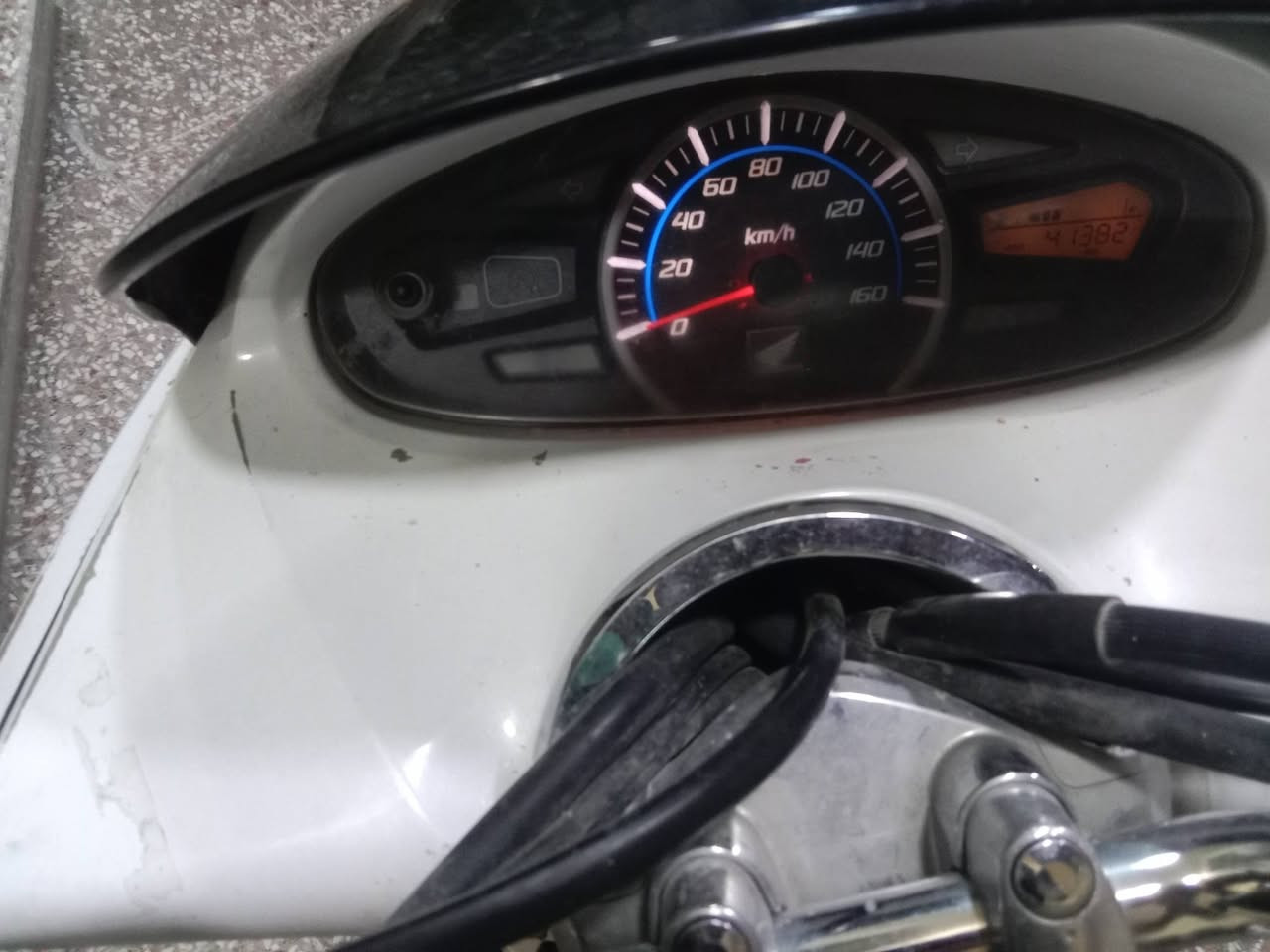 سلام عليكم بي سي إكس جيل أول دراجه بيها كازكيت خابطة بس تشتغل دشبول شغال كهربائيات  كلها شغاله أبيع كوم حديد مكاني بغداد البلديات سعرها 550  شراي خابر وتدلل خاص ماموجد ***********
