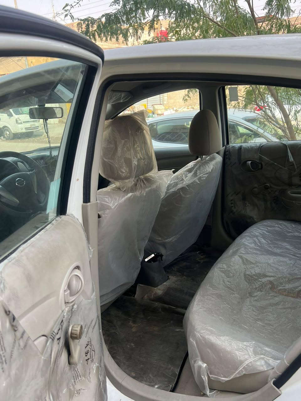 نيسان سني 22 هندي ام البليته الزركه ماشيه 46 جديده استخدام شخصي بيت دوام بيها دعمه باب ومدكر الخلفي صفحه عكس السايق على وضعها ما امصلح وشخط اباب السايق خفيف موضح بلصوره الدعمه والشخط والباقي كفاله على وضع الشركه برغي مامفتوح بيها سعر 117بيها مجال قليل حك الجيه العنوان البصره الجنينه قرب السوق رقم التواصل ***********
