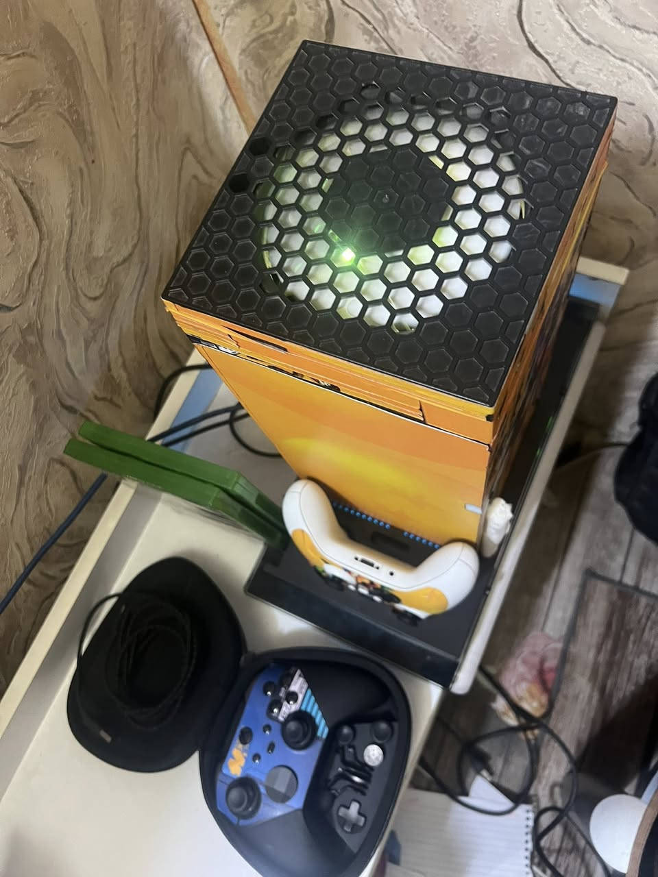 سلام عليكم شباب ‏السعر 675الف￼ ‏Xbox series X ￼ جميع ملحقاتة كاملة مع يد عترافية مع ستان مروحة لجهاز مع زوج قراص العبتين مع شتراك اني مشترك سنة بس ماعرف جكد باقي لو5تشهر لو6تشهر
‏كل الملحقات كاملة كل قطعة كرتونة موجودة ￼
‏الجهاز مبدل CD والسيد القديم مالته موجود أنا بدلته بالبيت حتى عندي صور قبل لا أفتح الجهاز ￼ بس كل شيء ما بية الله شاهد على كلامي الجهاز مال البيت وتجي للبيت تأخذه وتطلع راض إن شاء الله ويا لعبة 
مملوكة رز نت Evil4
‏مكاني بغداد أي استفسار اتصال 
*********** ￼
