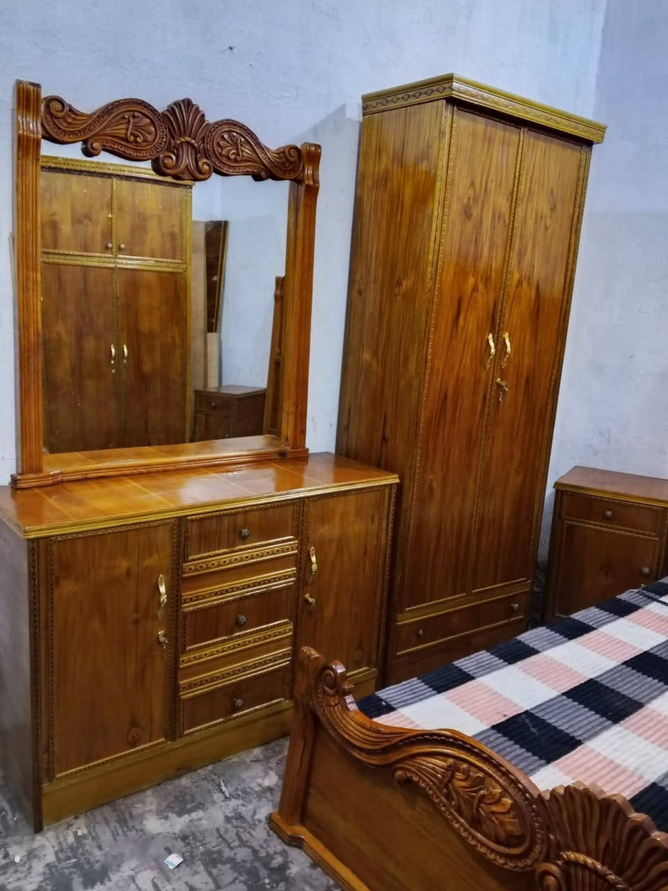 650غرفه زان خمس ابواب صاج نزاكه زاويه كنتوريه اخت الجديده بغداد الحسينيه مال الراشديه وعندي توصيل ***********
