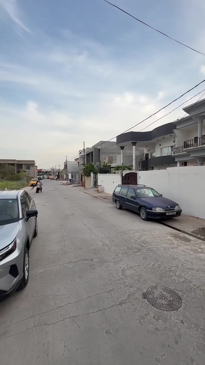 دار للبيع 250 متر طابقين طابو صرف موقع مميز 

محتويات البيت/ 5 غرف نوم و هول و استقبال و مطبخ خار و بارد و صحيات عدد 3 و كراج و حديقه 

الموقع/ حي الخضراء خلف معرض البحرين 
_____________________

للاستفسار مراسله الصفحة على 
الرسائل الخاصه 

‌‎او الاتصال بالارقام⬇️📞 
***********
***********

او زيارة ⬇️⬇️⬇️

(( مكتب الفيصل))

📍 كركوك/ نهاية شارع القدس /
(مجمع فلوريا) قرب من مصرف اهلي العراقي 

او 
مشاهده صفحات المكتب على 

(فيسبوك) https://www.facebook.com/profile.php?id=100066592845440&mibextid=LQQJ4d

(تلكرام) https://t.me/AlFayslrealestate***********

(انستكرام) https://instagram.com/al_faisal.iq

___
‌‎🏡 الفيصل للعقار_AL FAYSAL 🏡
‏AL-FAYSAL (Real estate & Contracts)

* نستقبل جميع عروضاتكم السكنية 🏠 والتجارية 🏡 بكافة مناطق كركوك #كركوك #مناطق
