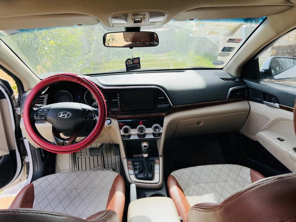 السلام عليكم ورحمه الله  
النترا 19 فول مواصفات  مكينه 2000 مكفوله فقط براغي البنيد مفتوحه  الباقي كفاله مثل ما موضح بالصور السياره باسمي تحويل ثاني يوم معروضه 157 وبيها مجال مكاني بغداد المحمودية 
***********
*********** 
الخطين بيهن واتساب وفيس متواجد 24 ساعه
