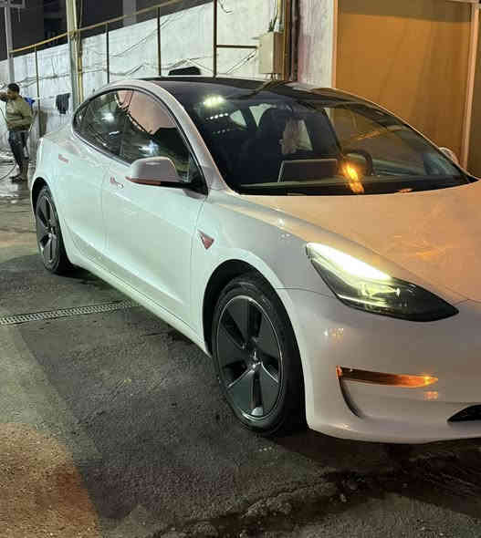 السلام عليكم للبيع 
تسـلا مودل 3   
(( 2023 )) 
ماشيه  30
.▪︎رقم  بغداد  
• سقف بانوراما زجاج
•تك ماطور 
•450 كيلو تمشيك بالشحنه الواحده 
• شاشة كبيرة حجم 15 بوصة
•اونلاين ومربوطه على برنامج تسلا الاصلي 
•بجم كبس 
• كاميرا خلفية
• حساسات خلفية
• كاميرا امامية
• حساسات اماميه
• كاميرا جانبيه 
• كراسي كهرباء جلد لون اسود
• كراسي كهرباء
• كراسي تدفئه 
• غرفة جلد مميزة لون أسود 
• رادار امامي
• رادار خلفي
• رادار جانبي
• مانع تصادم
• محدد مسرب
• كاميرات 
• حساسات جانبيه
• مثبت سرعة
• كاميرات محيطيه 360° 
• تحكم بالسياره عن طريق الشاشة
• تحكم عن طريق الهاتف
•يجيك شعار عن طريق الهاتف 
• نظام قيادة آلية Auto Pilot
• عداد ديجيتال
• تشغيل تلقائي
•تشغيل عن طريق الموبايل 
• نظام قيادة ذاتية Full Self drive
• نظام (RCTA) للتنبيه عند الرجوع للخلف
• نظام (RSA) لكشف لافتات السرعه للطريق
• نظام (PSC) الرادار الذكي لمنع الاصطدام 
• نظام (LTA) لتحديد المسار على الطريق
• تشغيل عن بعد
• الدخول الذكي
• نظام ترفيهي كامل متكامل يحتوي على ( YouTube / WhatsApp / Tik Tok / Netflix)
•السياره كلين قطرة صبغ مابيهه فقط الدعاميه الخلفيه وموضحه بالصور كسر بسيط هذا حادثهه 

•ايرباك برده فقط 
  محدثه اون لاين
السعر 190 وبيهه مجال 
العنوان بغداد 
رقم الهاتف ***********
اتصال أو واتساب
