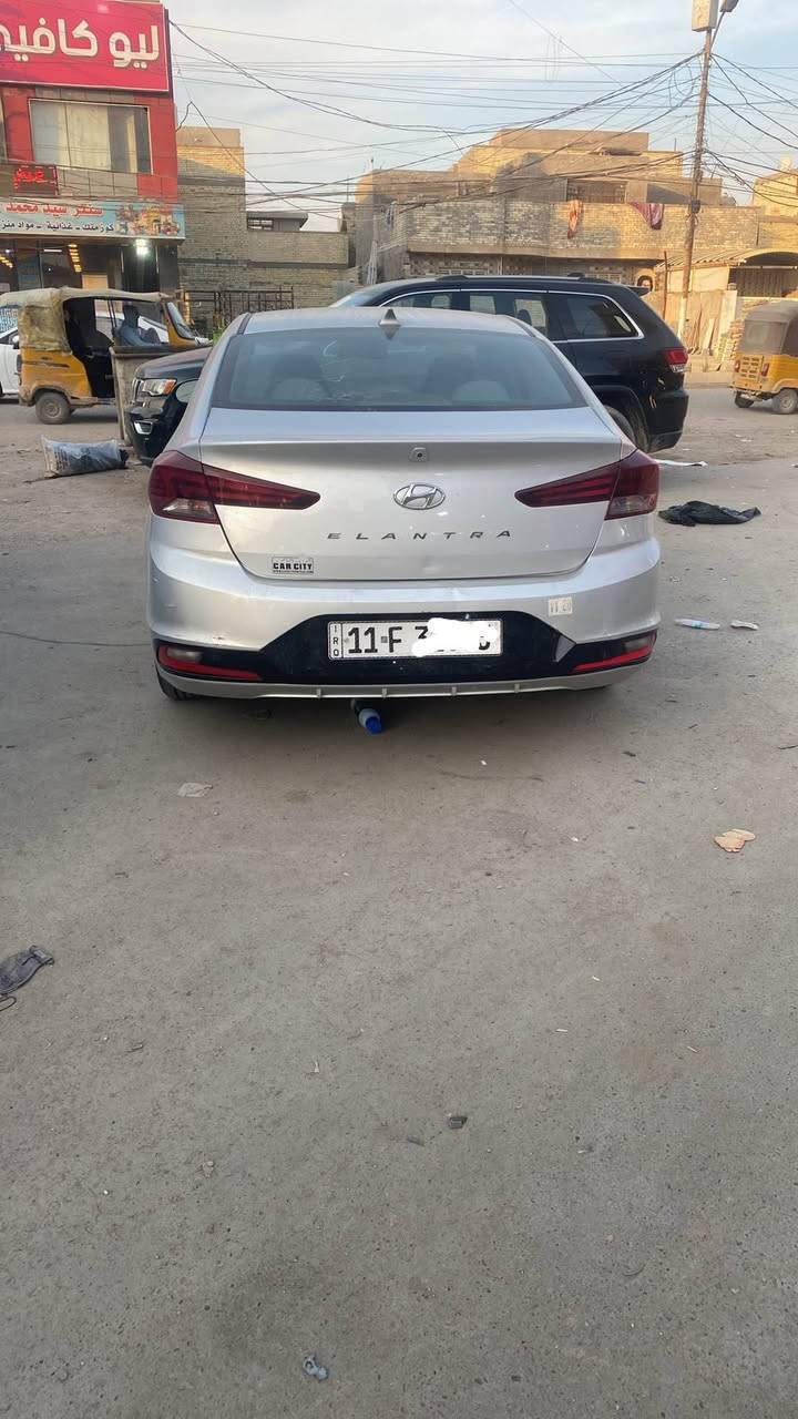 السلام عليكم 
الانترة 2019. أمريكي بغداد إنكليزي  مواصفات عادية معروفة.  
انظمت قيادة 3 
رادارات. خلفي وأمامي. 
 كامرات اخلفي وأمامي 
تحكم ستيرن جهتين. 
 شاشة بلادي  
حتى ما ماشية هواي 97  ماشية 
حادث سيارة جاملغ وبنيد. عكس السايق. السعر 113 
للستفسار على *********** مكان بغداد بغداد, العراق
