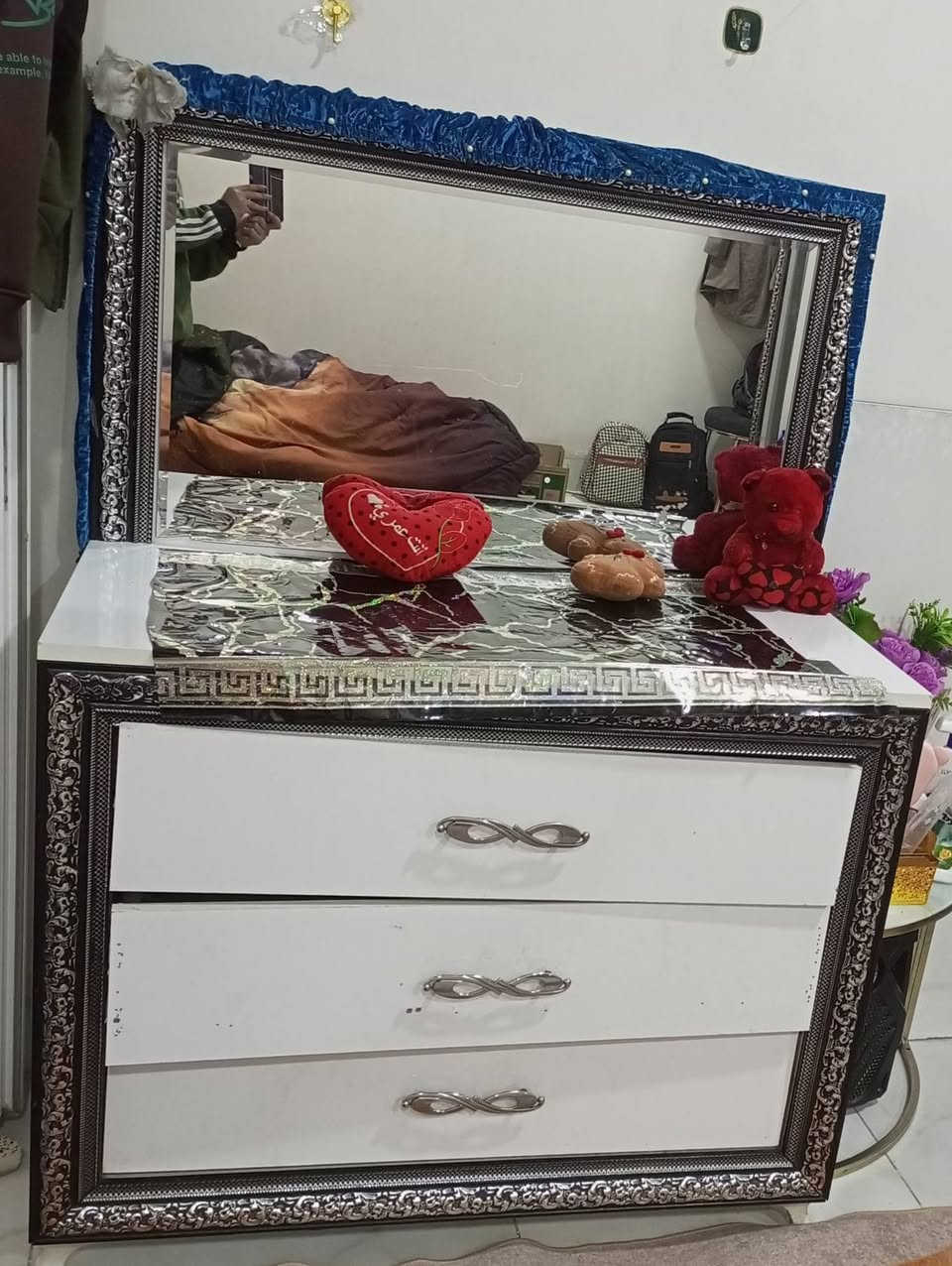 السلام عليكم غرفة كاملة مع جرباية  السعر 250
العنوان كركوك حي العسكري 
***********
