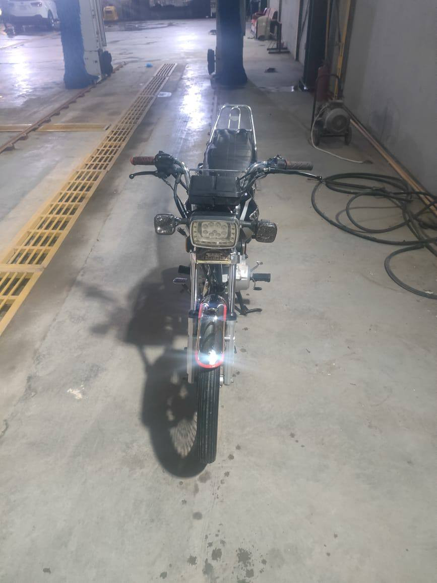 السلام عليكم تايكر ٢٣للبيع أو مراوس بتايكر دراجه خير من الله اوراق موجوده مكان ديالى كنعان 
الاستفسار اكثر ***********
السعر 480وبيها مجال
