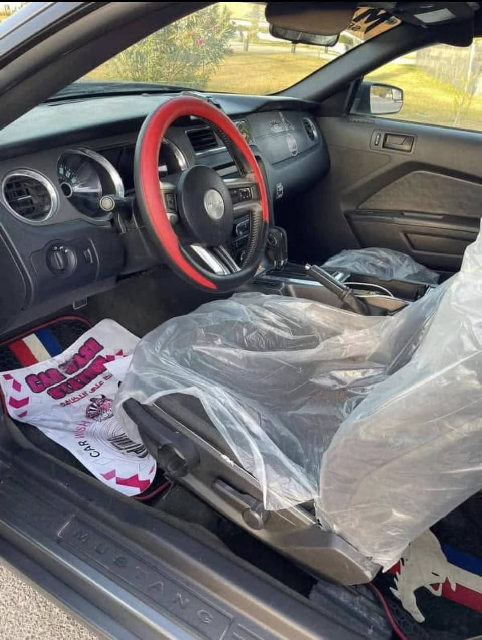 للبيع – موستنك 2014
• كشف
 • الممشى: 88 ألف ميل (قابل للزيادة)
 • المحرك: V6
 • الحادث: 3 قطع
 • الحالة: تحتاج فقط كماليات للشكل
 • بيها مشكلة أكتاف
 • ناقص كفر بك لايت
 • السيارة تحتاج شوية إدامة وترتيب

السعر: 100
رقم الهاتف: ***********
