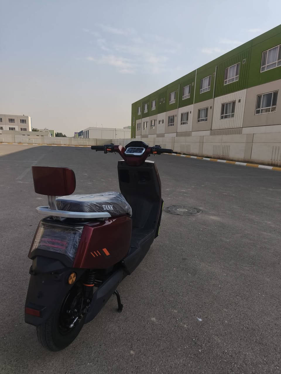 السلام عليكم
دراجة عين الوحش شركة TANK زيرووو مديل 2026 مابيهة شخط فولل مواصفات 
دبل بصمة + كارت + دبل سويج 
تشغيل عن بعد 
نضام بلوتوث 
نضام R و P 
سرعة 99 
6 بطاريات جدددد
شاشة دجتل 
4 نمر 
لد امامي خلفي 
اشاير يمين يسار
ويل كروم 
لايت زنون عالي ناصي 
مساحة تخزين كبيرة 
الدرجة زيروو بمعنى الكلمه السعر 900 وبيهة مجال بسيط مكاني بسماية الهاتف ***********
