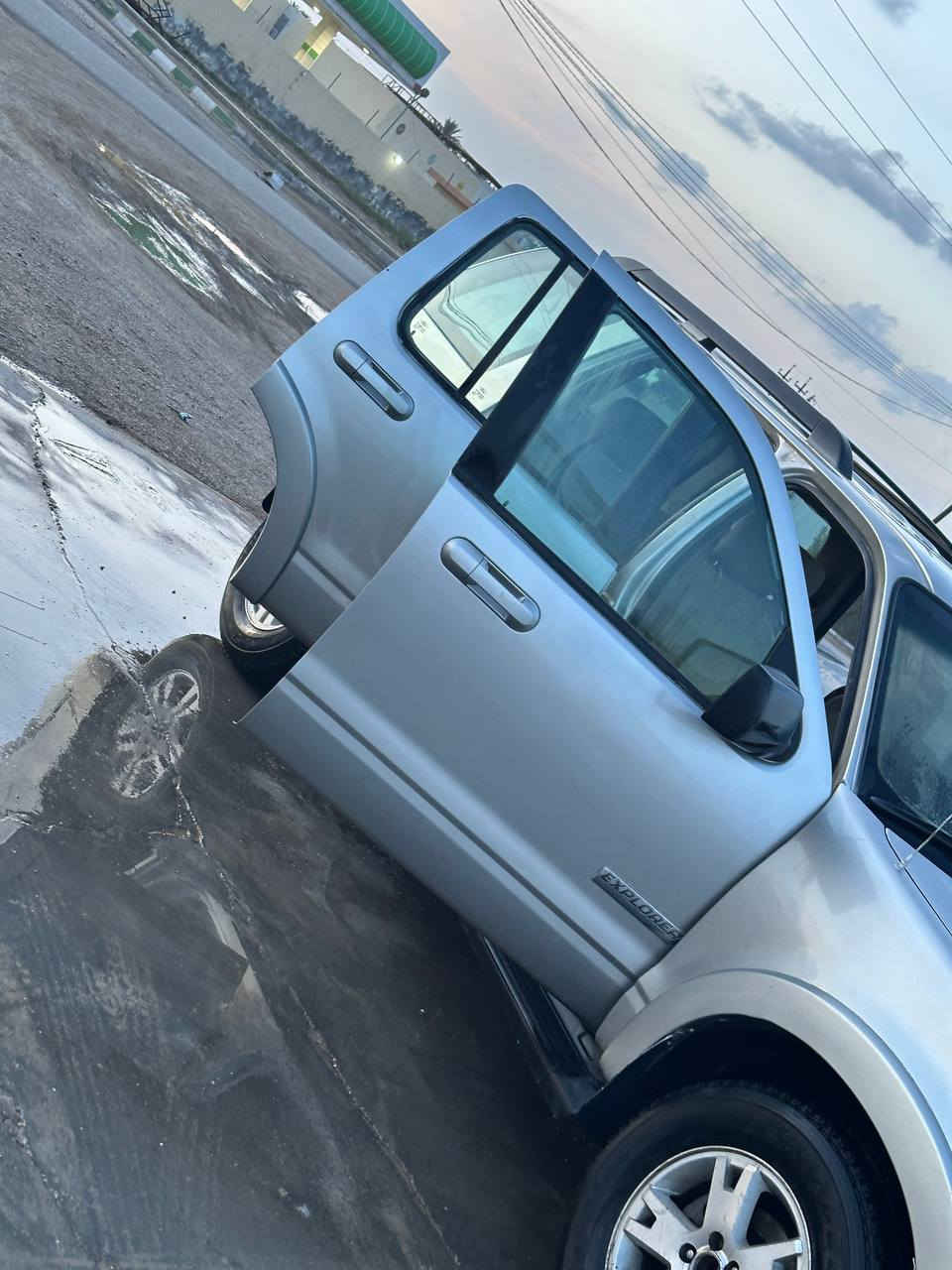 السلام عليكم فورد أكس بلور 2007 كير مكينه جدد حداديه ٧٠بلميه تبريد قطعتين شغال تدفئه كلها شغاله كهربائيات السياره ومصبوغه حزام أثر جراد حادث بنيد بدون دواخل السياره جاهزه داخل وخارج 5راكب رقم بغداد تحويل مباشر بيها دبلات الخلفيه تعبانه السعر 100وبيها مجال بصيط بيع أو مراوس حسب القناعه العنوان قرب سجن أبو غريب رقم الهاتف ***********
