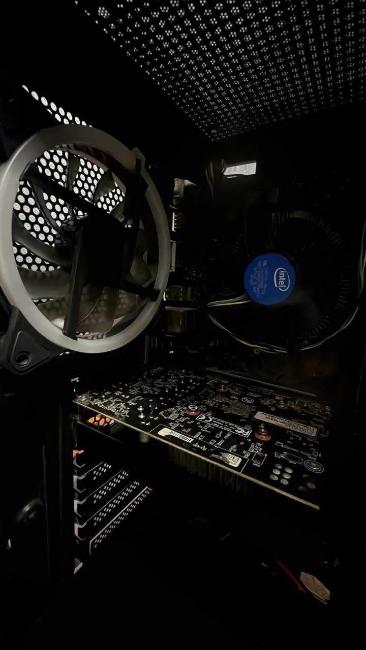 السلام عليكم 
حاسبة نظيفة بحالة ممتازة جدا للبيع
المواصفات:
Cpu: i5-10400F
Gpu: palit GTX 1050ti
MB: battle axe B560M-B pro
Ram: pioneer 8x2 3200Mhz
Storage: HDD kingston 1TB + SSD 118 GB
Psu: deep cool 500W
Cooling: intel stock air cooler
السعر:600 الف
للتواصل: ***********
