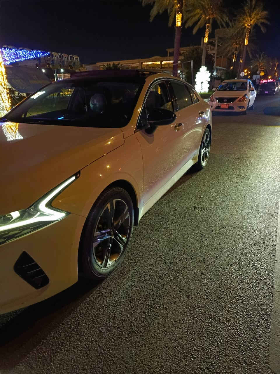 K5 خليجي
2021
محرك 2000
السياره بيها طخه بالدعاميه 
وطخه بارد اصبعين بالباب سايق
السعر 200 وبيها مجال بسيط
***********
