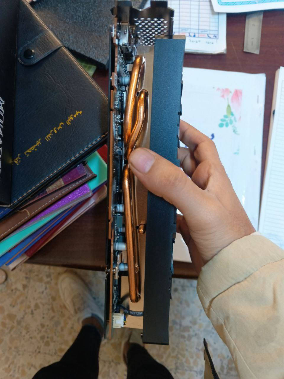 🚀🔥 PC Gaming متكامل للبيع – عرض جاهز + ملحقات احترافية! 🔥🚀
إذا تريد تدخل عالم الألعاب بدون ما تشتري أي قطعة زيادة، هذا العرض إلك 👇
💻 المواصفات الرئيسية:
⚡ المعالج: Intel Core i5-12400F – أداء قوي جداً للألعاب
🎮 كرت الشاشة: AMD Radeon RX 5700 XT – يشغل ألعاب AAA بسلاسة عالية
🧠 RAM: 32GB DDR4 3600MHz
💾 التخزين:
HDD 500GB
SSD 128GB
M.2 NVMe 256GB (إقلاع سريع جداً 🔥)
🔌 Power 500W
🖥️ الملحقات ويا الجهاز:
🖥️ شاشة 165Hz Full HD – سلاسة عالية بالألعاب التنافسية
🎮 يد تحكم GameSir
🖱️ ماوس Glorious Model D
⌨️ كيبورد ميكانيكي من Redragon
🖥️ وياها كيس Gaming ماخوذ جاهز
وياها ايضا ميز كيمنك
🎯 مناسب لـ:
✔️ Warzone
✔️ GTA V
✔️ PUBG
✔️ Fortnite
✔️ بث مباشر ومونتاج
📍 الفحص متاح قبل الشراء
📦 العرض كامل (ما ينفصل)
💰 السعر: مليون و200 قفل


**إذا كنت صاحب هذا الإعلان وتريد حذفه لأي سبب، رجاءا أرسل رسالة إلى الدعم الفني**