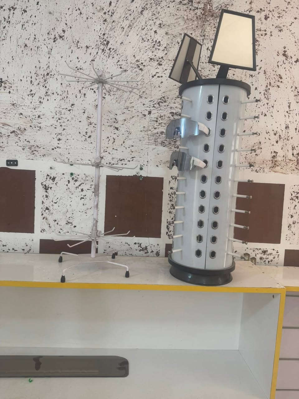 غراض محل للبيع عنواني نجف حي الانصار
وهذا رقمي للشراي بيع مستعجل ***********
