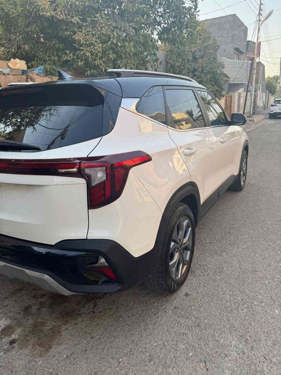 السلام عليكم 
للبيع 
KIA SELTOS S 2024
السياره فول عدا الفتحة 
تو كلار 
بصمه 
تشغيل عن بعد
شاشه ديجتل 
و بيه هواي مواصفات
السياره بدون رقم وين ما تريد ترقم 
ضرره بيه صبغ ربع البنيد مرفق بالصور
السعر 166 وبيه مجال بسيط 
الاستفسار الاتصال على الرقم ***********
