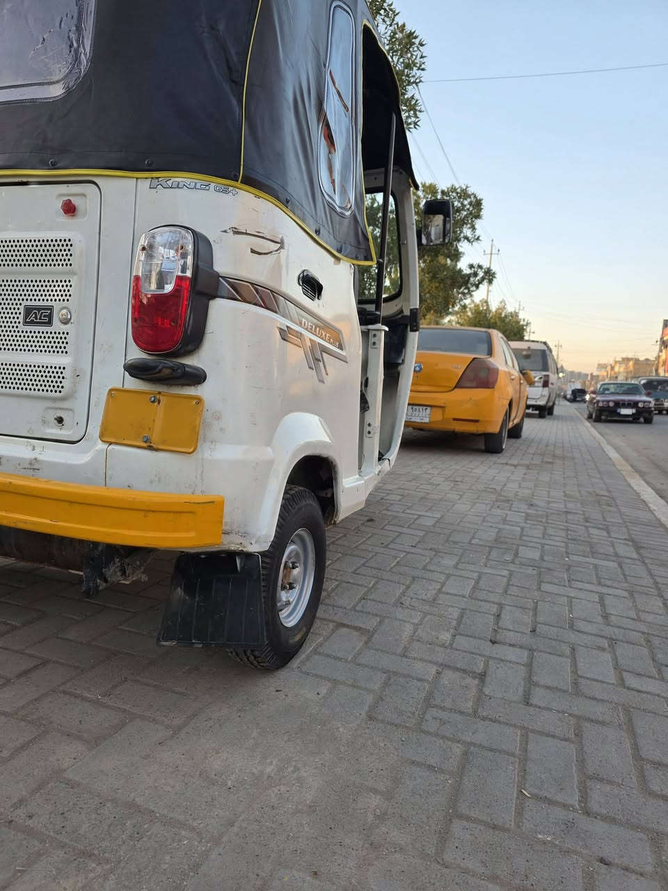 السلام عليكم تكتك تي في اس مديل ٢٢مرقم بغداد تكتك حلوه ونظيفه مكينته ناعمه بيه ظربات بسيطه وشغل مظبوط كامله وجاهزه من كلشي ملاحظة الابواب مالته موجوده فقط شدهن مكان بغداد الدوره لاستفسار *********** السعر 7وبيه مجال
