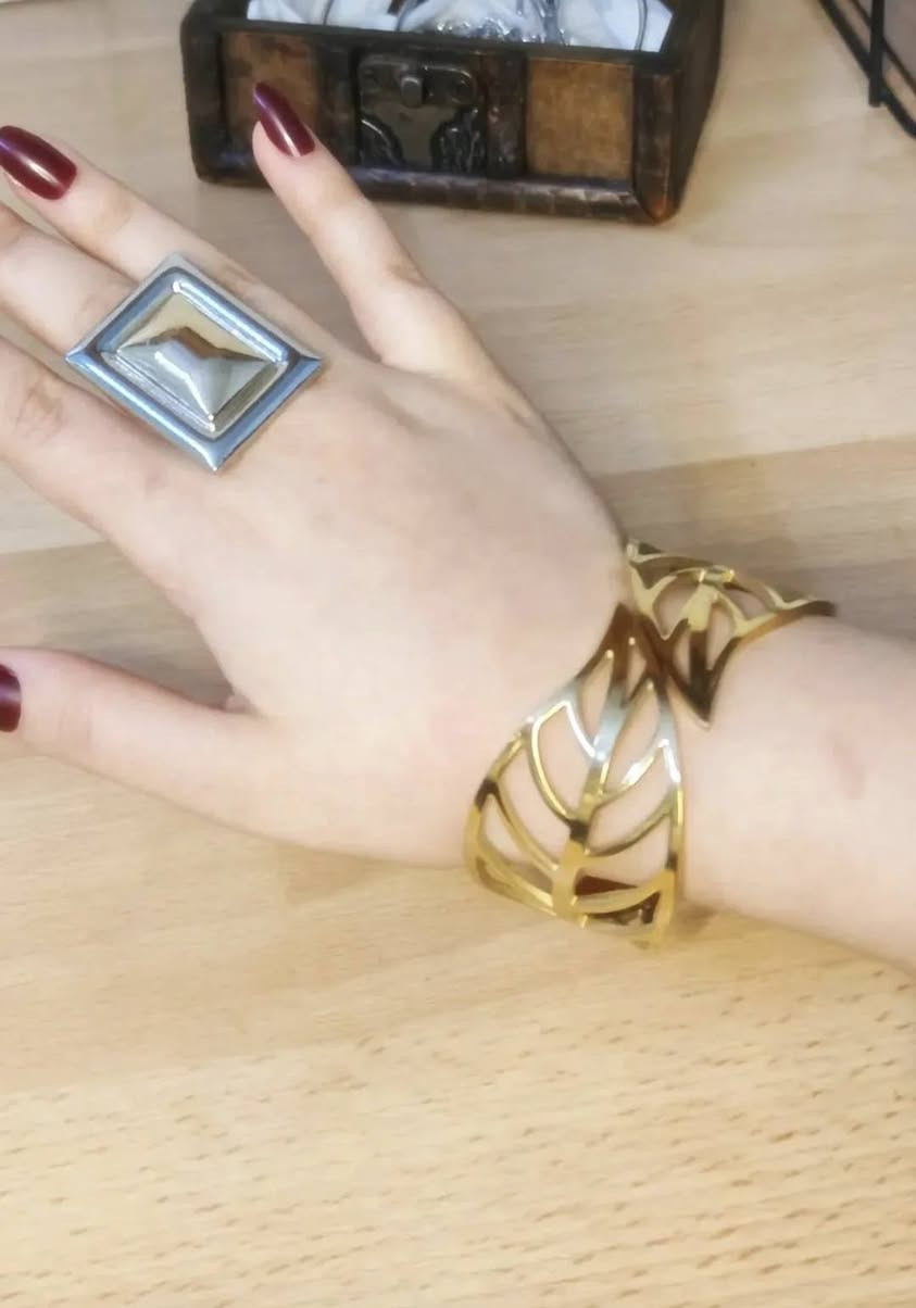 مو بس أكسسوارات…
هي لمسة تكمّل أناقتچ ✨
تفاصيل مختارة بذوق، خامات تلمع بهدوء،
وكل قطعة تحچي عن ذوقچ قبل لا تحچي عن نفسها 💎

للحجز و الاستفسار
اتواصلو ويانا التوصيل لجميع محافظة العراق


**إذا كنت صاحب هذا الإعلان وتريد حذفه لأي سبب، رجاءا أرسل رسالة إلى الدعم الفني**