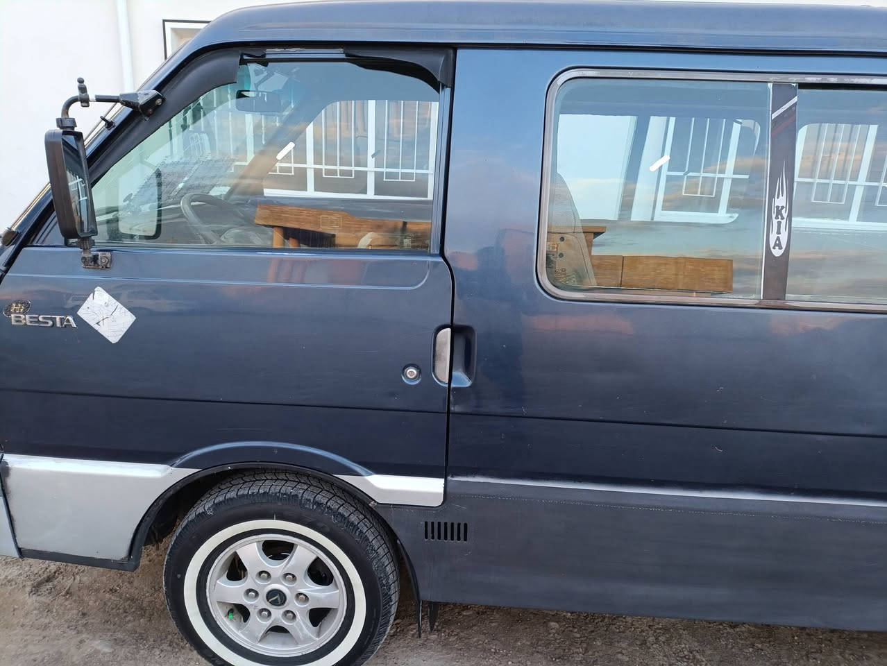 السلام عليكم كيه بستا للبيع موديل ٩٥ سنويه لل ٢٩ رقم انكليزي الجديد محرك وكير مكفول حداديه جديده عارضه ٦٠ وبيه مجال مكان ابوغريب للاتصال *********** بي واتساب
