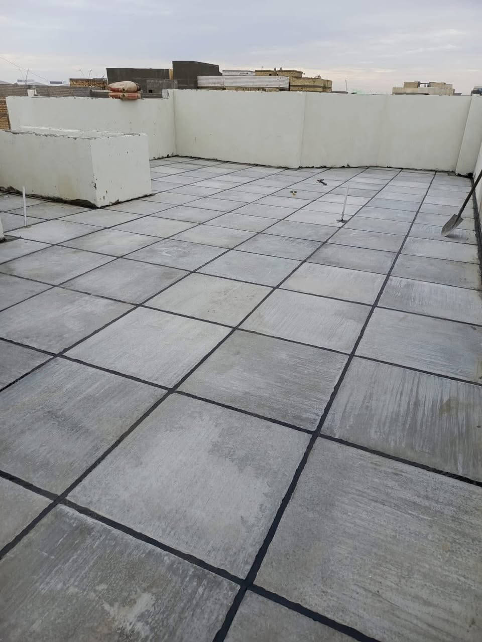 جاهزين للعمل ماستك والزفت و فلان كوت. + تصليح الماستك العنوان  البصرة القبلة حي المهندسين ارقام الهاتف  ***********  للاتصال
