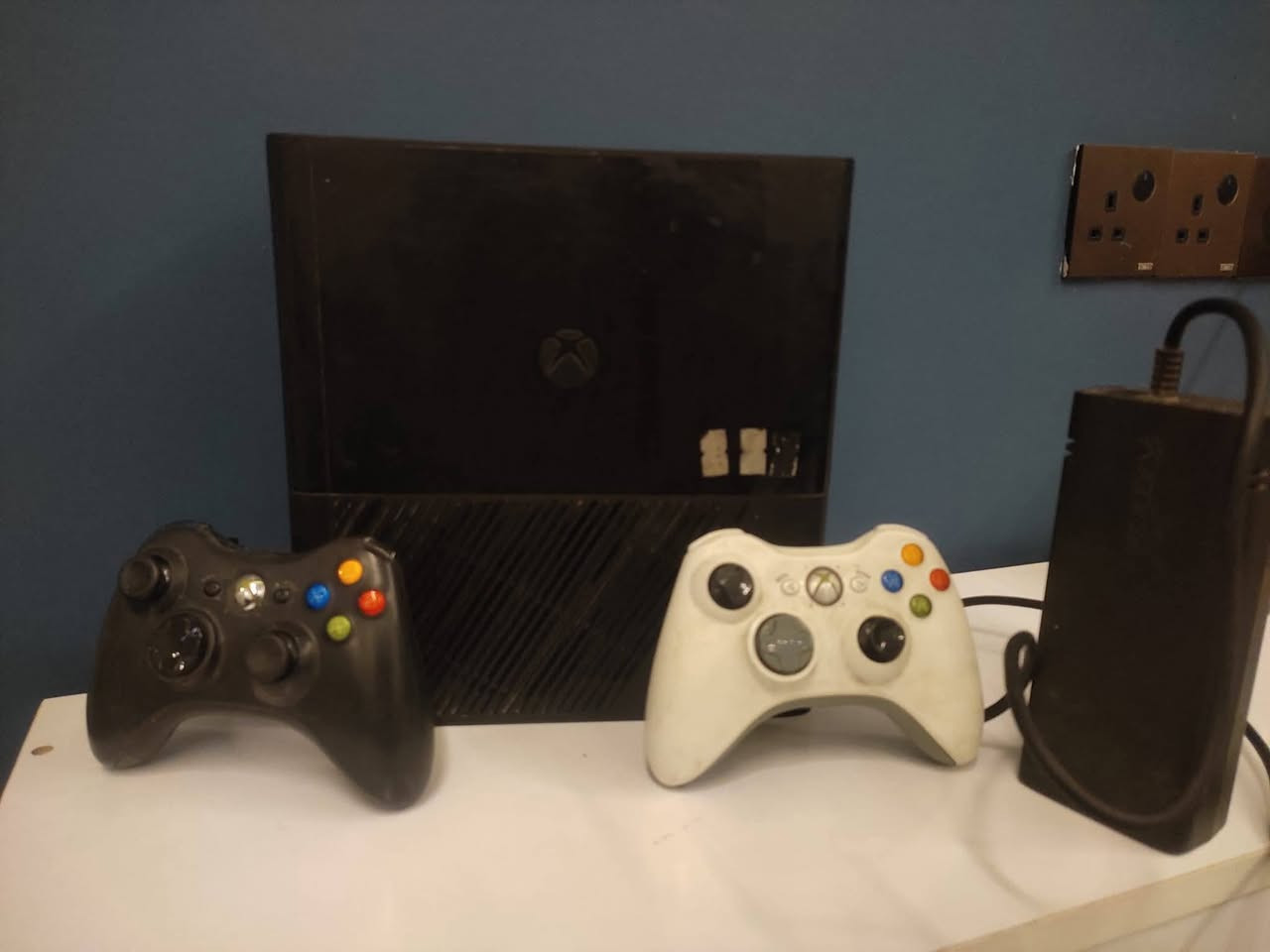 XBOX360 مستعمل
مو مستعمل هواي لان ما عندي وكت الة
كامل كلشي هو والوايرات مالاتة والجوستكات
بي 2 جوستك واكثر من 50 لعبة ، النظافة 95%
ابرز العاب هي:
GTA5
MINECRAFT
CALL OF DUTY: GHOST
BATTLEFIELD 4
GTA San Andreas
Fifa 2018
Pes 2018
Pes 2013
Tomb Raider 
السعر 110 الف وبي مجال
مكاني بغداد - حي اور
اقبل بيع ومراوس 
التواصل خاص


**إذا كنت صاحب هذا الإعلان وتريد حذفه لأي سبب، رجاءا أرسل رسالة إلى الدعم الفني**