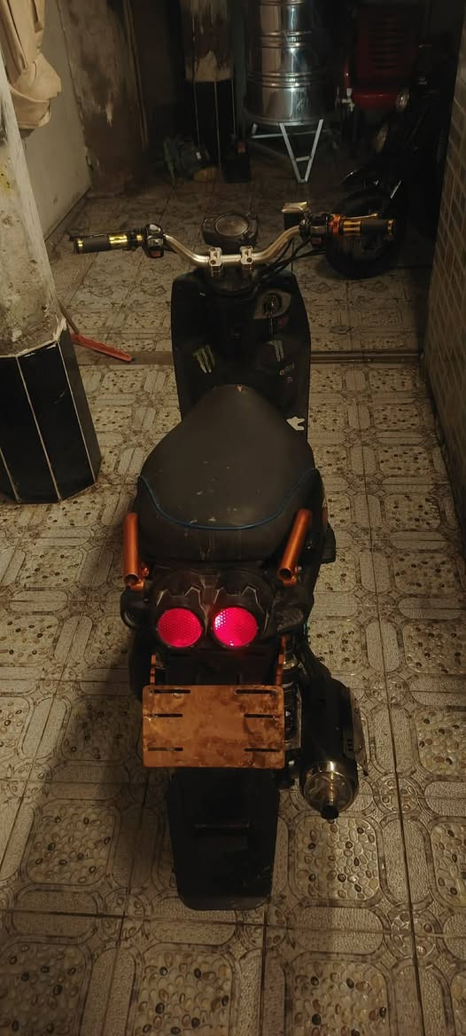 سلام عليكم ورحمة الله سكنس جبلي نوزل مكينه بلاد مامفتوحه دراجه خرسه كهربائيات كلها شغاله مابيها نقص اكلوب مابيها كله شغال شلعه ومعدل تاكل الكاع رايدها ٦٧٥ بيها مجال قليل *********** مكاني حصوه
