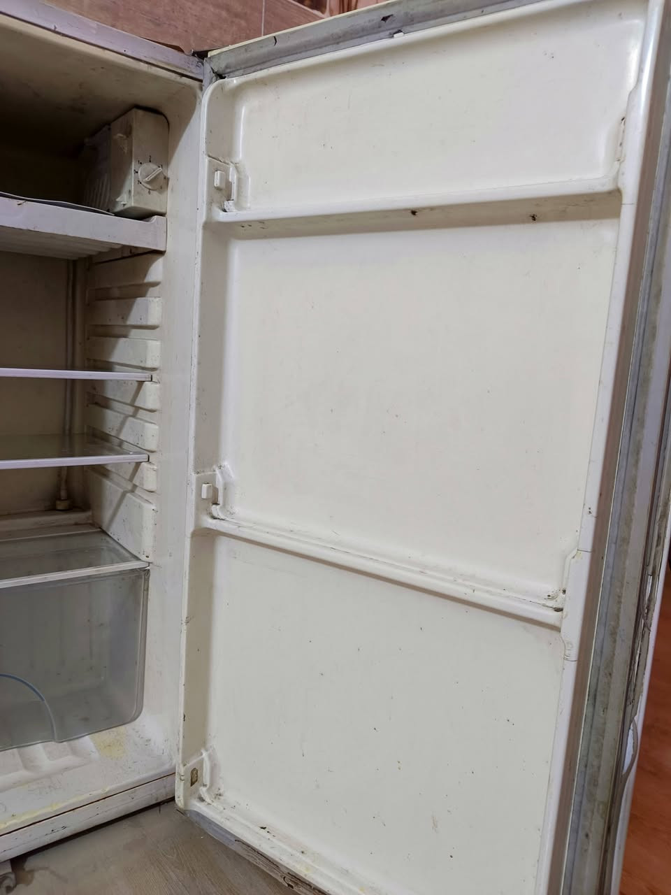 ثلاجة صغيرة للبيع
السعر : 50 قفل 
الرقم : *********** واتساب 
العنوان : بغداد جكوك
