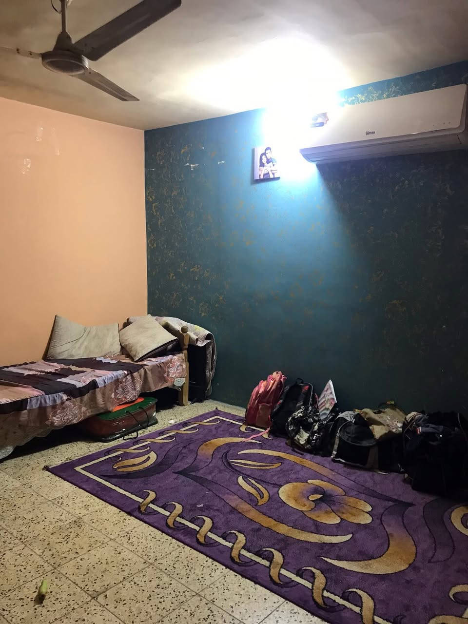 السلام عليكم دار للبيع مساحه ٢١٠م واجهه ١١م نزال ٢٠م مسلح في الكماليه شارع المصرف طابقين يحتوي على استقبال ومطبخ وصاله وغرفة نوم وخدمات والثاني غرفتين وصاله السعر ٢٢٥مليون بي مجال المراجعه مع مكتب دلالية ابو فراس العتابي *********** وابو محمد الشمري ***********🌹🌹🌹
