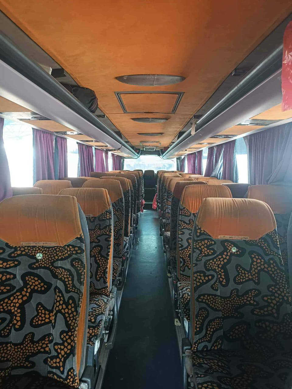 سلام عليكم 403 للبيع سياره جاهزه للعمل مكينه بيه خيط بخار بدون تنقيص كير جديد حداديه  تبريد شبح جديد بم نوزلات جدد  بدون *********** استفسار عل رقم سعر 85 وبيه مجال
