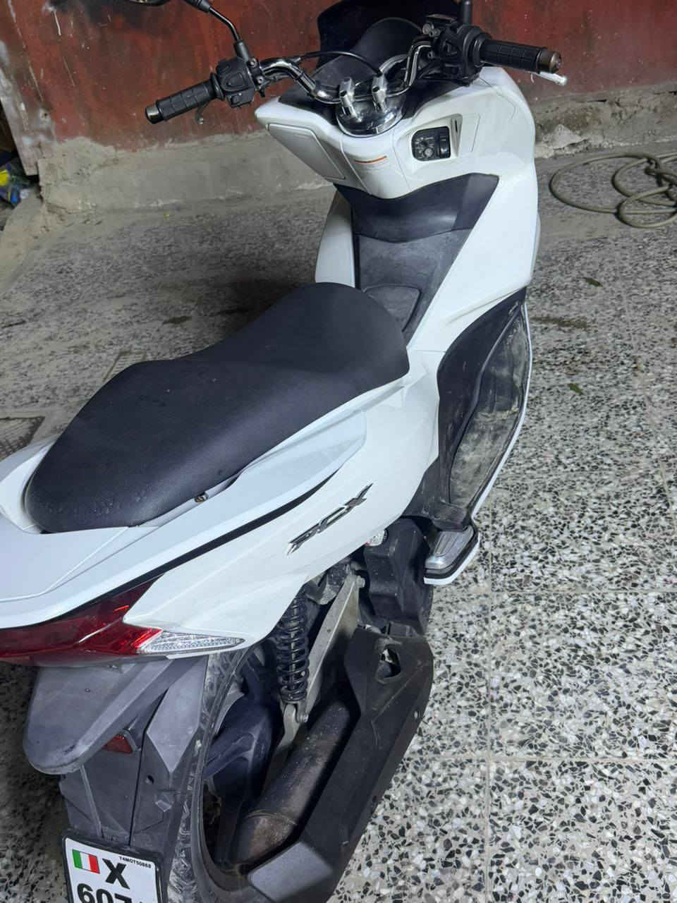 Pcx جيل الثاني ياباني
 حساسات
محرك مامفتوح برغي 
 دراجة انضف من الصورة
السعر 16 
الرقم ***********
بغداد
