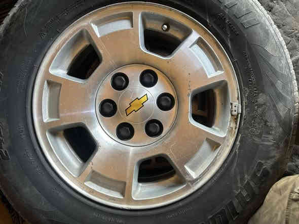 السلام عليكم 
تخم ويلكب ١٧ كامل هوه والتايرات والكبات 
بدون تصليح بدون عواج 
 سعره 300 الف (متوفر بيع وشراء ومراوس )   
***********
