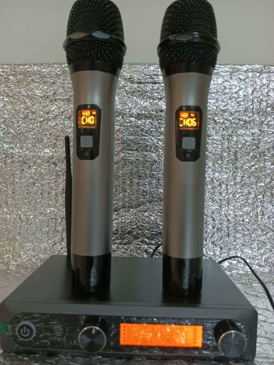 تابع الفيديو السلام عليكم ورحمة الله وبركاتة خدام الحسين توفر قطعتين مايكات لاسلكي باله جديد بكارتونته وجيسه مامستعملات من شركة TONOR برطاني اصلي وشركة G MARK امريكي اصلي اي استفسار هذه رقمي *********** اخوكم ملا عصام الكربلائي
