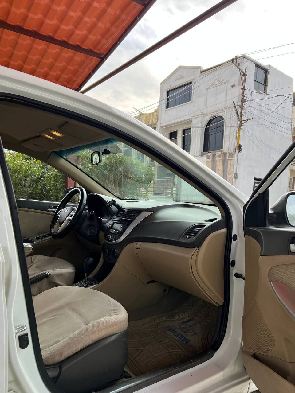 السلام عليكم
اكسنت 2013 خليجي شركة عامة 
مكفولة من الضربة والصبغ والتبديل 
بغداد الرقم الدولي الجديد
مكينة 1600 دبل قطرة 
مكينة كير خير من الله تبريد ثلج 🧊
تخم تاير جديد سيارة جاهزة وجديدة 
السعر بـ 110$ 
العنوان بغداد / الدورة 
للاستفسار الرقم / *********** 📞
