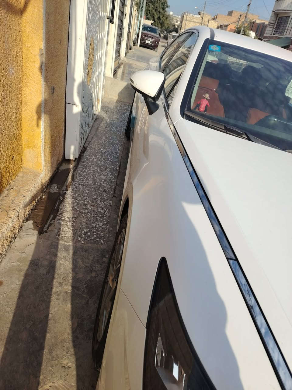 السلام وعليكم سوناتا  موديل ٢٠ خليجية مكينة ٢٥٠٠ ماشية ٨٣ بيهة بارد بلجاملغ اليسرة من يم المازدة فقط بدون صبغ جديدة السيارة مال بيت تحويل ثاني يوم  مكاني بغداد البياع ***********
